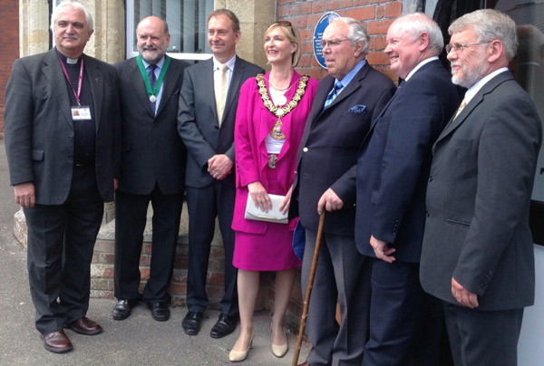 Unveiling of Leehurst Swan plaque